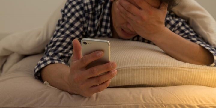 休日の電話番、社用携帯に転送されるも「手当なし」…これって休日出勤じゃないの?