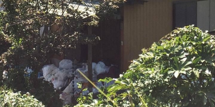 氏名も住所も公表、横須賀「ゴミ屋敷」大騒動で処分に費やされた税金は?