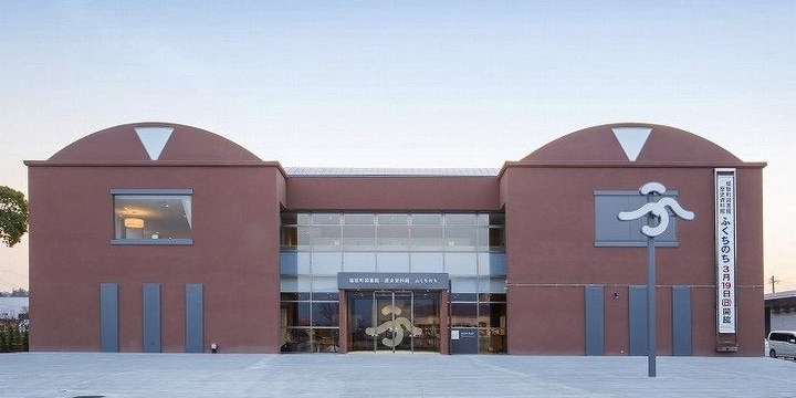 正社員を辞めて公募図書館長になったのに突然雇い止め、注目図書館「ふくちのち」で起きたこと