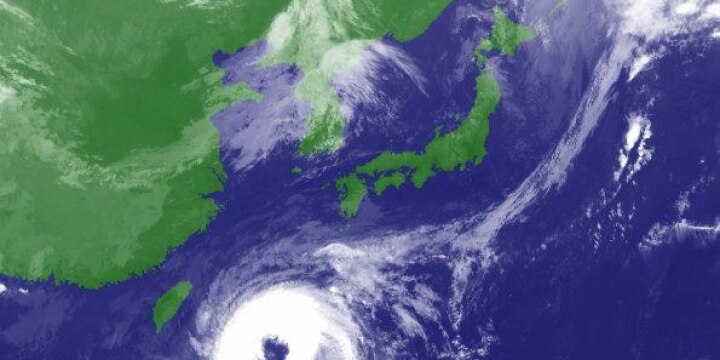 台風チャーミー本州縦断のおそれ 瓦を吹き飛ばし、車が大破した場合の法的責任は?