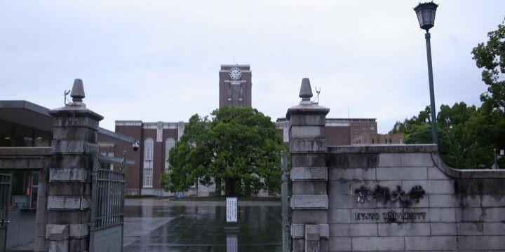 ドラえもんの着ぐるみで「京大」うろつき逮捕、卒業生「いつからこんな場所に・・・」