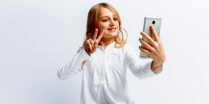 アプリで知り合った女児に「裸写真」を送らせる手口、なぜ「強制わいせつ罪」なのか?