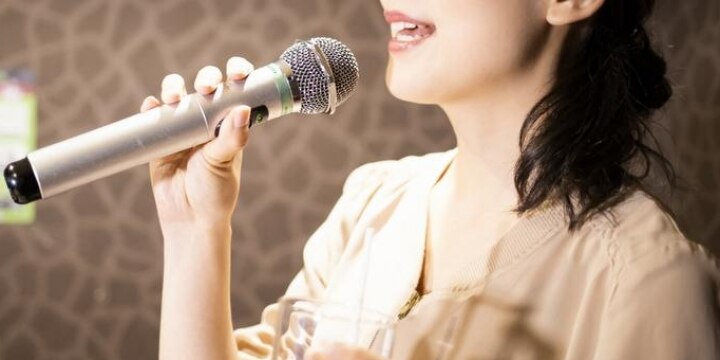 カラオケ個室にナンパ目的で勝手に入ってくる男性…犯罪じゃないの?